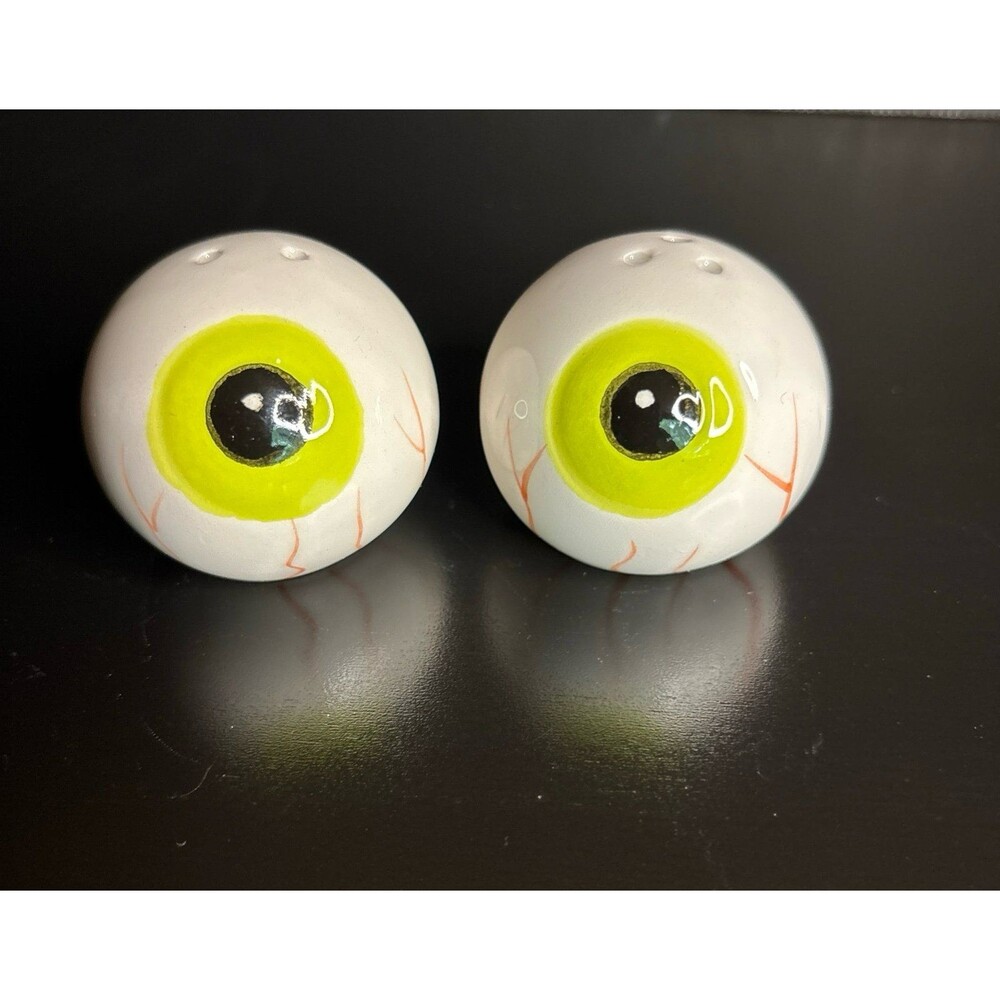 Eyeballs Salt and Pepper Shakers Halloween Decor
